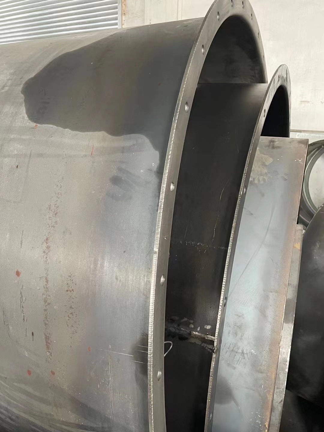 自(zi)動翻邊沖(chòng)孔機 風機(jī)風筒夾翻(fān)邊 大直徑(jìng)厚闆法蘭(lan)