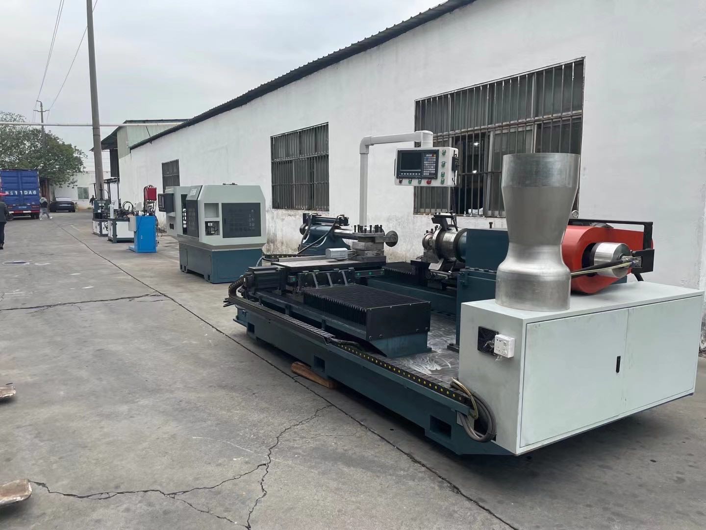 文丘(qiū)裏閥旋壓機(jī) 數控旋壓成(chéng)型配套設備(bèi)