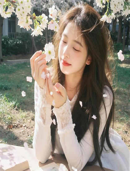 深度影评 美学专家艺术鉴赏《楼上那个崇拜黑人的女孩》投资的金额规模与风险控制